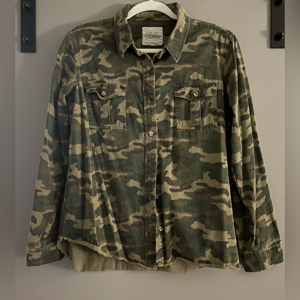 Camo button down, size large. Brand: thread & supply